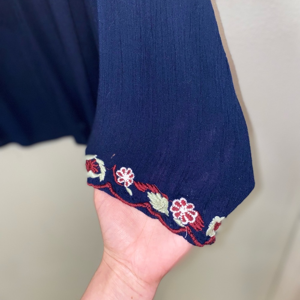 Open front shirt! - Picture 3 of 5